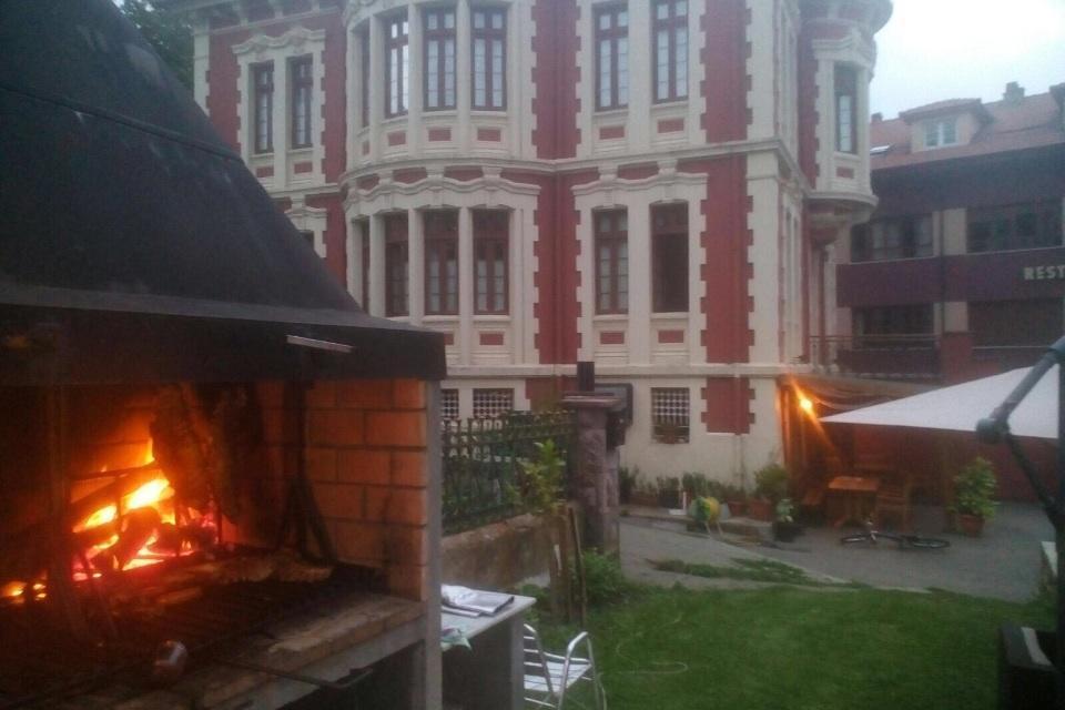Hotel Restaurante Parador De Felechosa Exterior photo